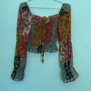 Blouse colorful no brand cute.  can be worn off the shoulder or on ❤️🦋⭐️